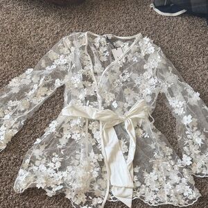 Elegant White Floral Lace Robe